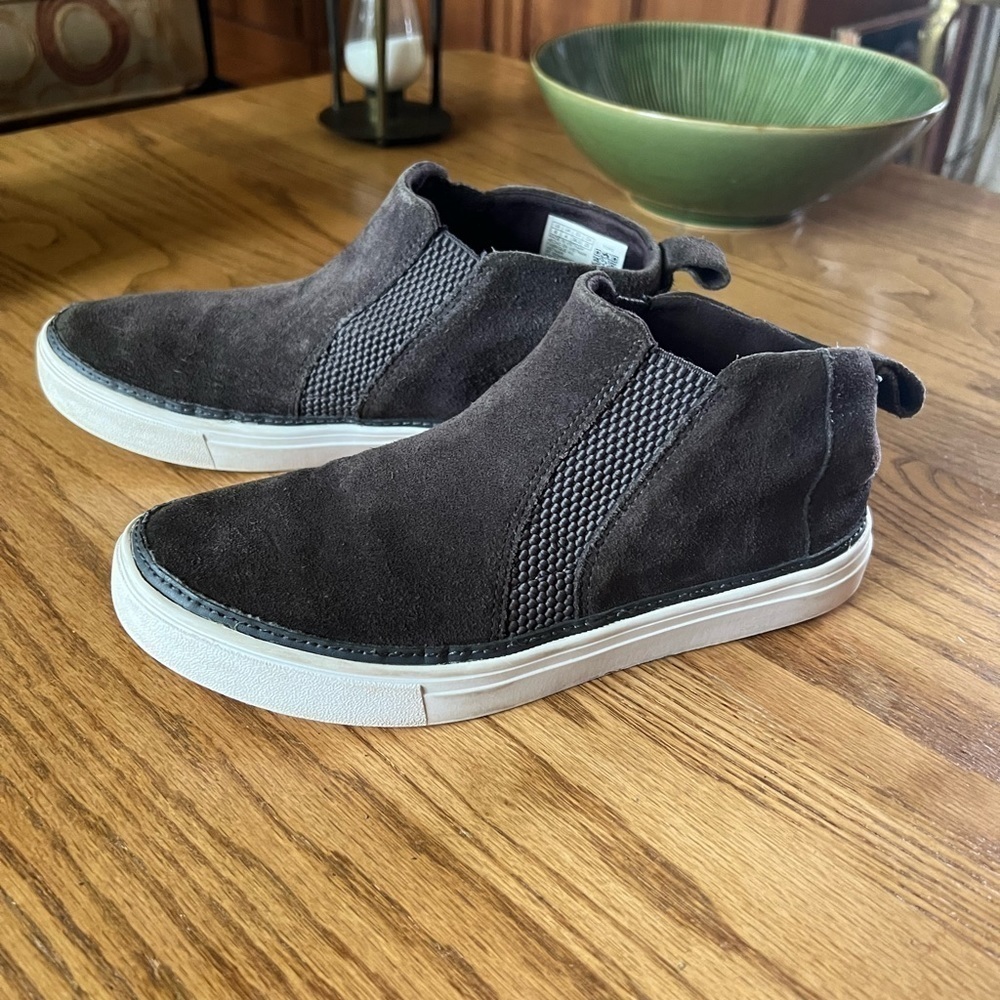 Tom’s Shoes Women’s 6 Sneakers Brown Suede High Top Expandable Flexible